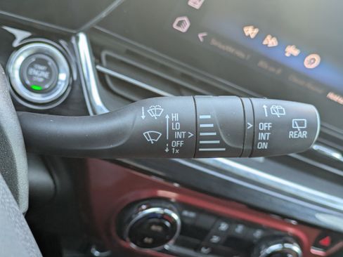 Used 2025 Chevrolet Trax RS w/ Sunroof Package image 18