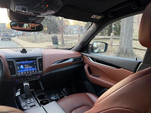 Used 2020 Maserati Levante image 28