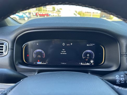 Used 2024 Jeep Wagoneer Series III w/ Flexible Seating Group image 15