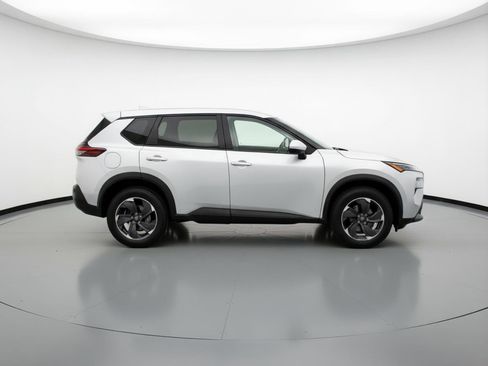 Used 2025 Nissan Rogue SV image 11