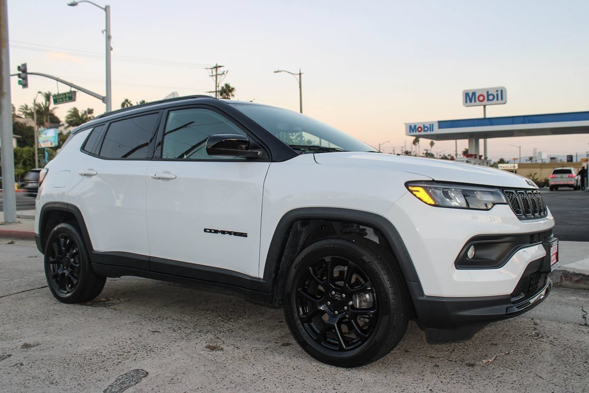 Used 2023 Jeep Compass Latitude AWD/4WD image 7