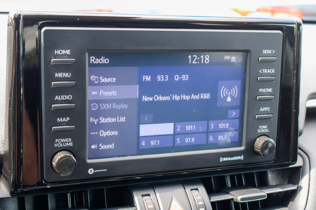 Used 2021 Toyota RAV4 XLE Premium FWD image 4