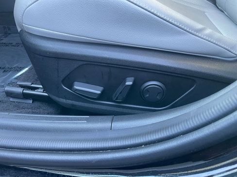 Used 2025 Hyundai Elantra Limited image 23