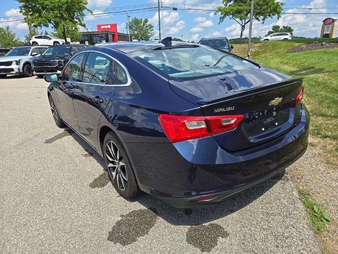 Used 2017 Chevrolet Malibu LT FWD image 9