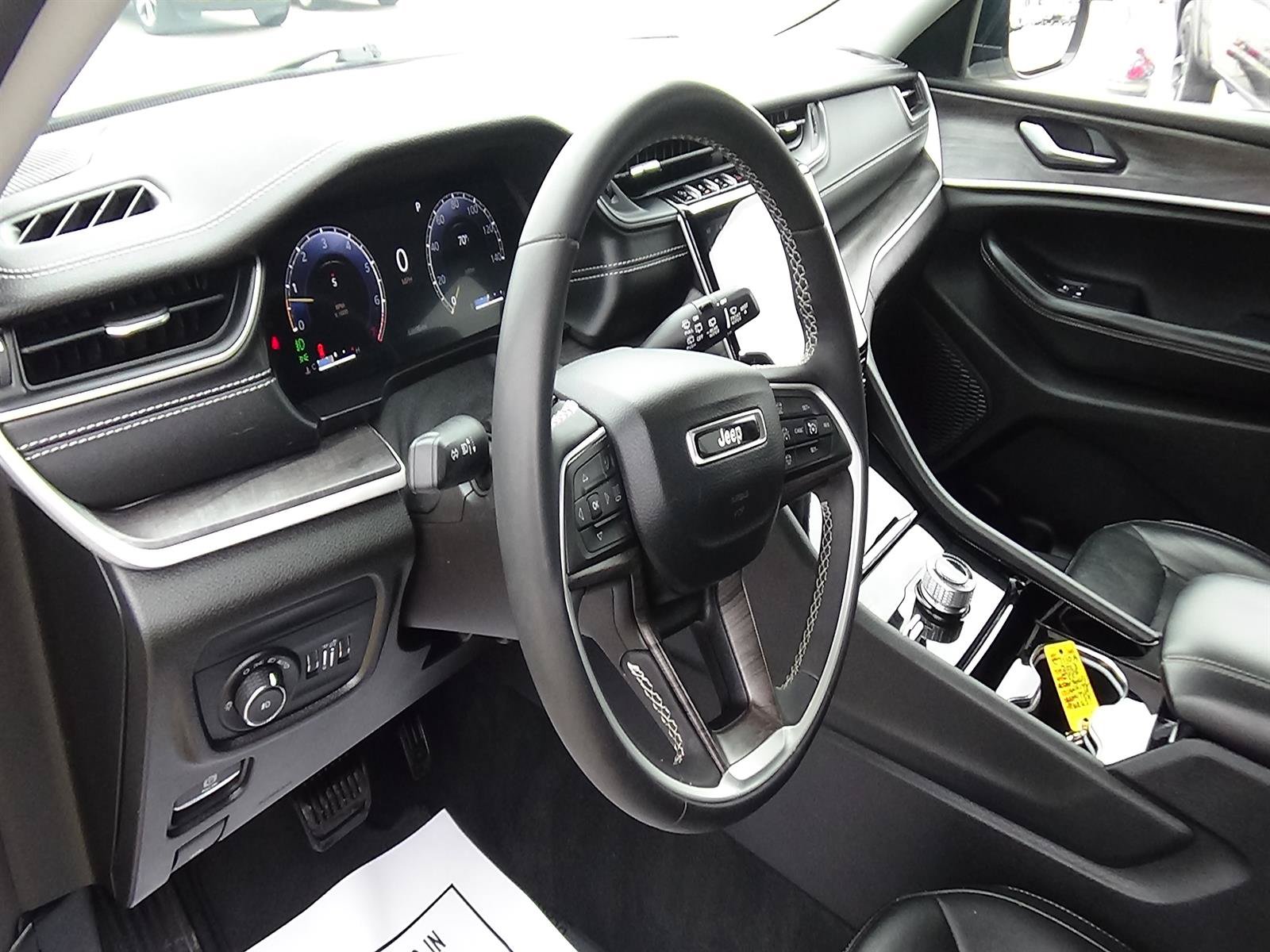 Used 2023 Jeep Grand Cherokee L Limited AWD/4WD image 19
