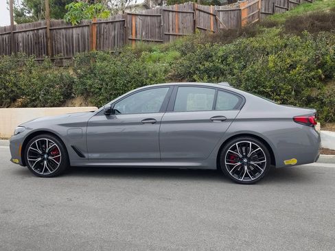 Used 2021 BMW 530e xDrive w/ M Sport Package image 28