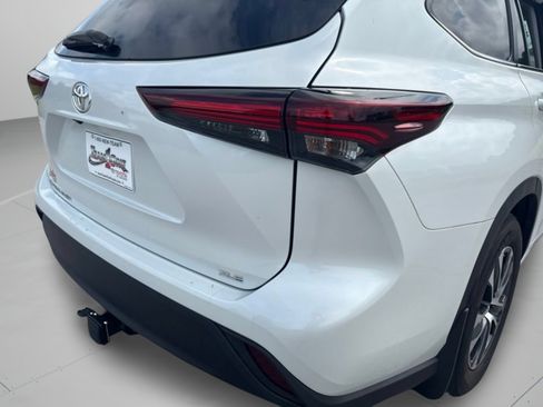 Used 2024 Toyota Highlander XLE FWD image 36