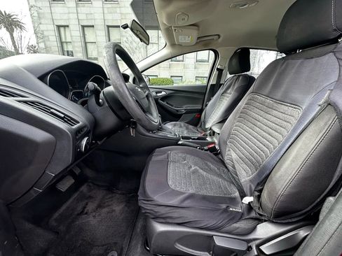 Used 2017 Ford Focus SE image 6