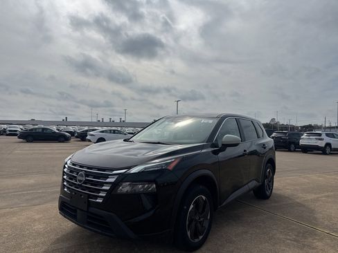 Certified 2025 Nissan Rogue SV image 8