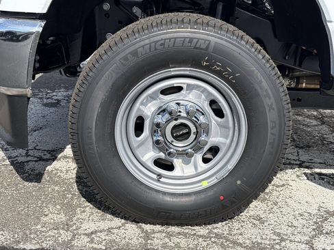 New 2026 Ford F250 XL w/ FX4 Off-Road Package AWD/4WD image 9