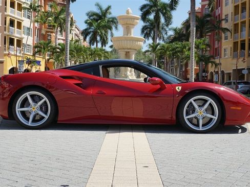 Used 2019 Ferrari 488 GTB RWD image 3