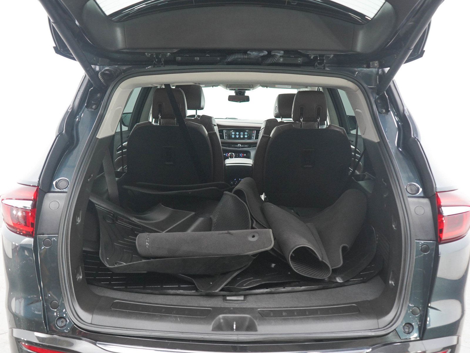 Used 2018 Buick Enclave Avenir w/ Avenir Technology Package AWD/4WD image 16