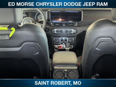 Used 2025 Jeep Wrangler Unlimited Rubicon AWD/4WD image 36
