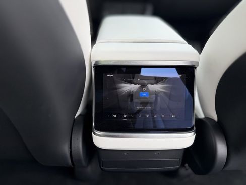 Used 2022 Tesla Model X image 52