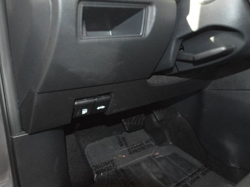 Used 2025 Nissan Versa SV w/ Trunk Package image 24