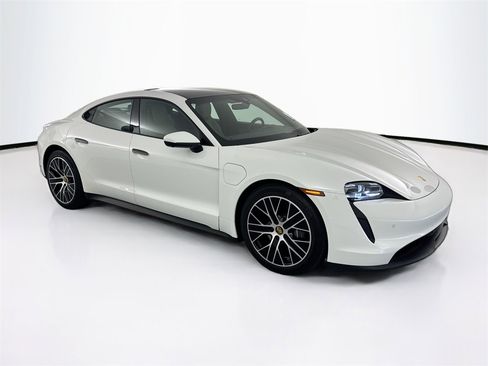 Used 2022 Porsche Taycan image 3