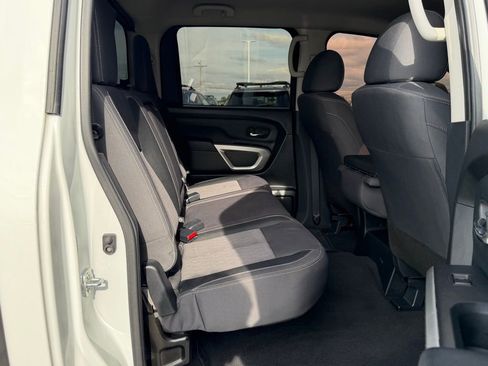 Used 2022 Nissan Titan SV AWD/4WD image 18