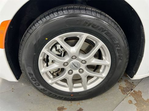 Used 2024 Chrysler Voyager LX image 25