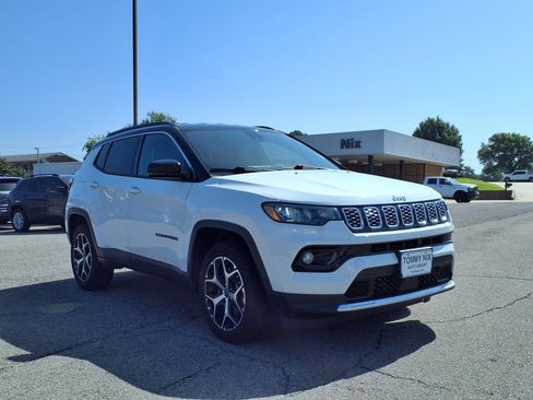 Used 2025 Jeep Compass Limited AWD/4WD image 19