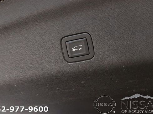 Used 2023 Chevrolet Suburban Premier image 17