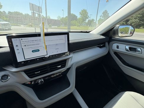 New 2026 Ford Explorer Active w/ Active Comfort Package image 13