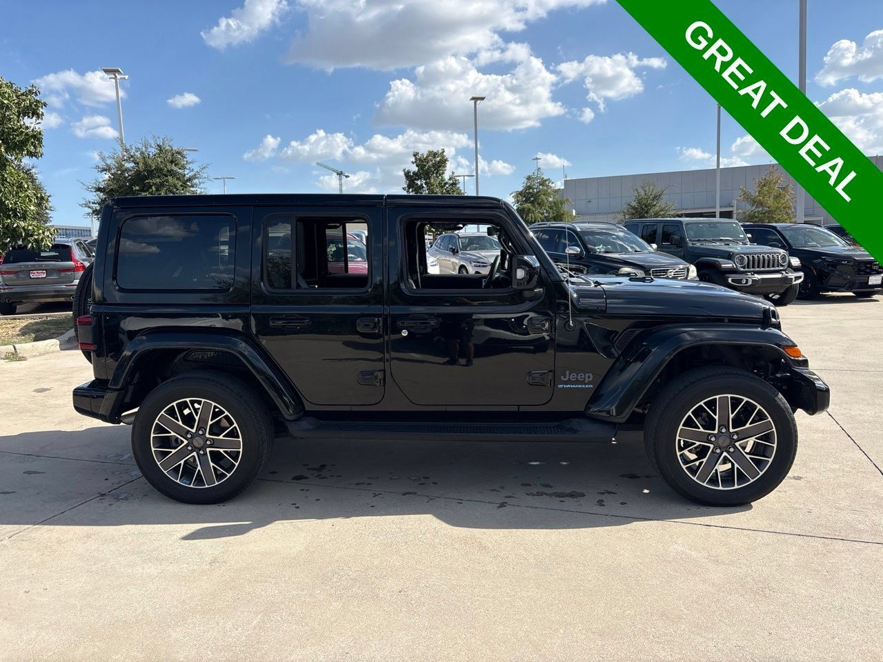Used 2023 Jeep Wrangler Unlimited Sahara AWD/4WD image 4