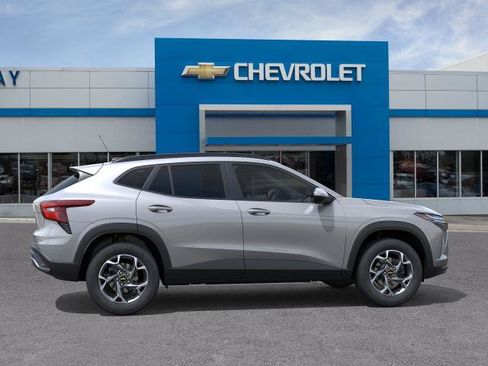 New 2026 Chevrolet Trax LT w/ LT Convenience Package FWD image 5