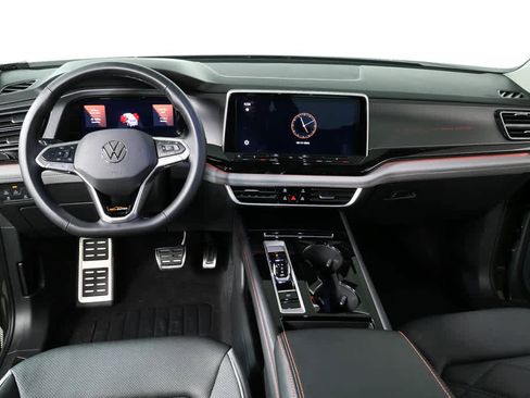 Certified 2025 Volkswagen Atlas Peak Edition SE image 18