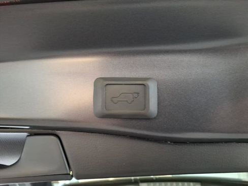 Used 2023 Toyota RAV4 XLE Premium image 15