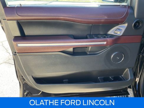Used 2022 Ford Expedition Limited image 18