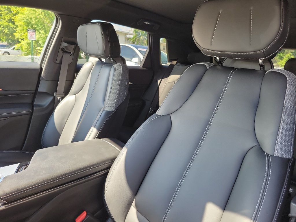 Used 2024 Cadillac Lyriq Tech RWD image 26