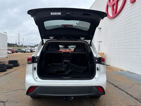 Used 2022 Toyota Highlander XLE image 29