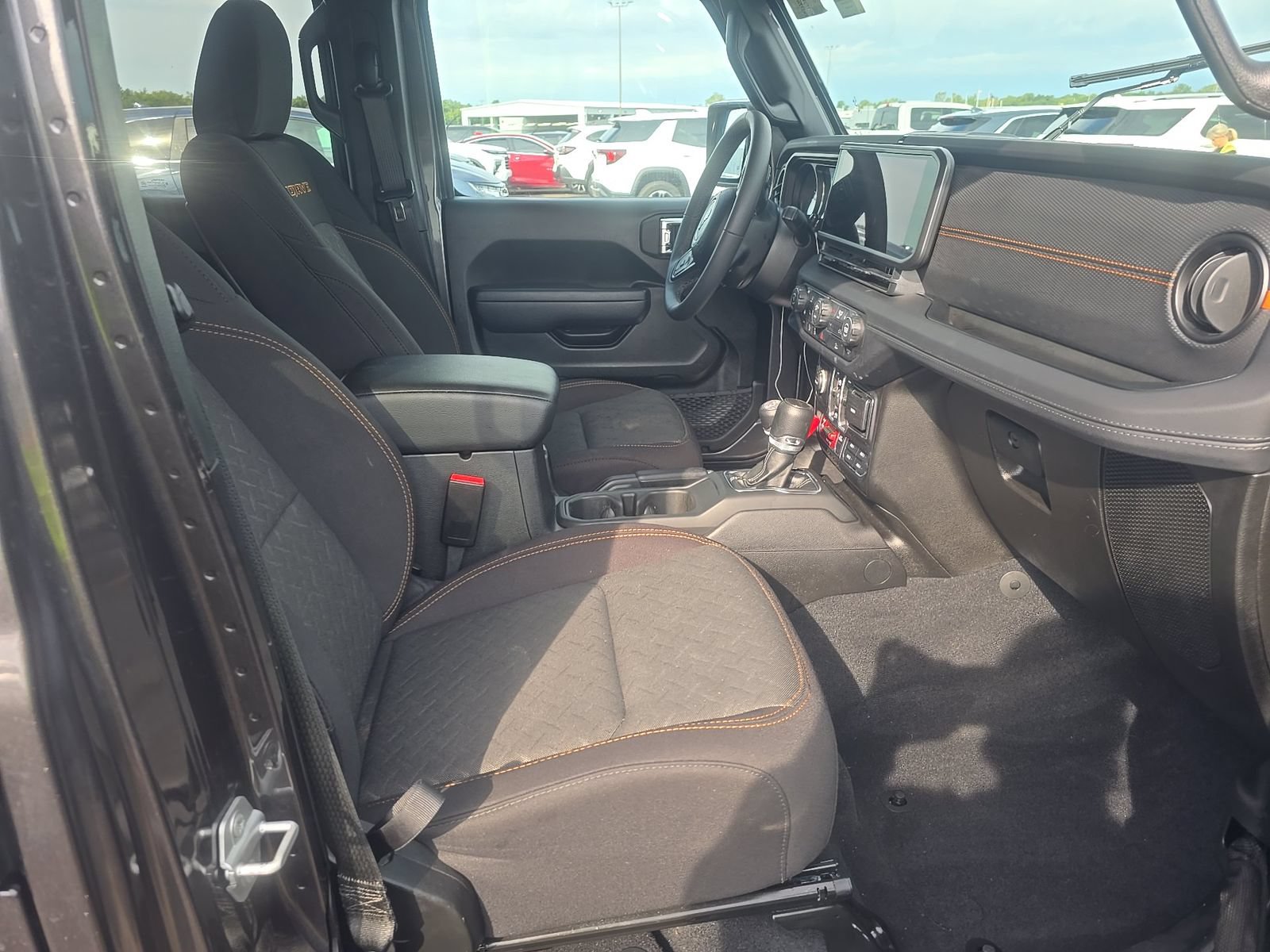 Used 2026 Jeep Gladiator Mojave AWD/4WD image 16