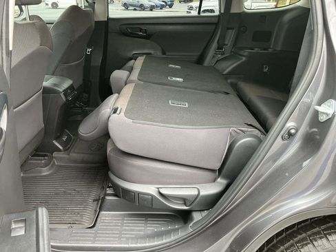 Used 2023 Toyota Highlander LE AWD/4WD image 23