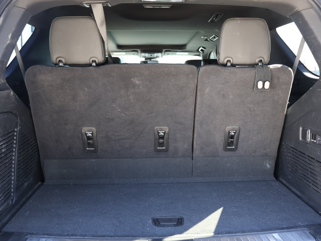 Used 2024 GMC Yukon AT4 w/ AT4 Premium Package AWD/4WD image 7