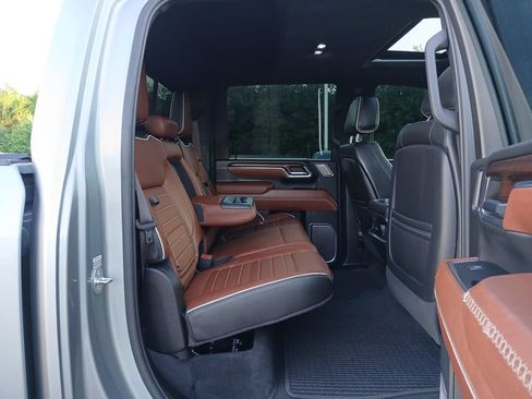 Used 2024 GMC Sierra 3500 Denali Ultimate AWD/4WD image 28