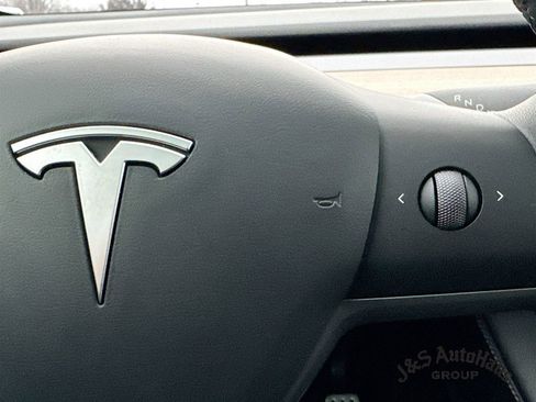 Used 2023 Tesla Model Y Performance image 14