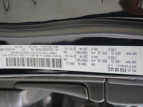 Used 2017 Jeep Grand Cherokee Laredo image 26