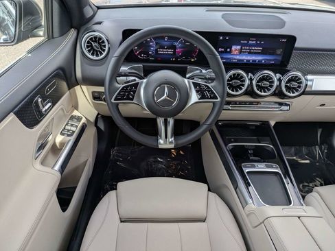 Used 2025 Mercedes-Benz GLB 250 image 17