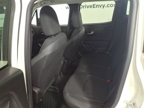 Used 2023 Jeep Renegade Altitude AWD/4WD image 9