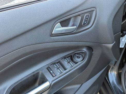 Used 2017 Ford C-MAX Energi Titanium w/ Equipment Group 501A image 11