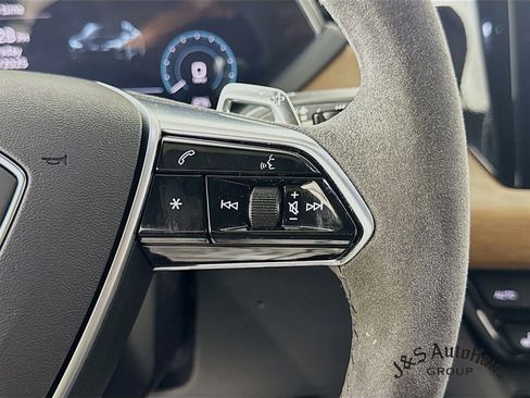 Used 2022 Audi e-tron GT Premium Plus image 14