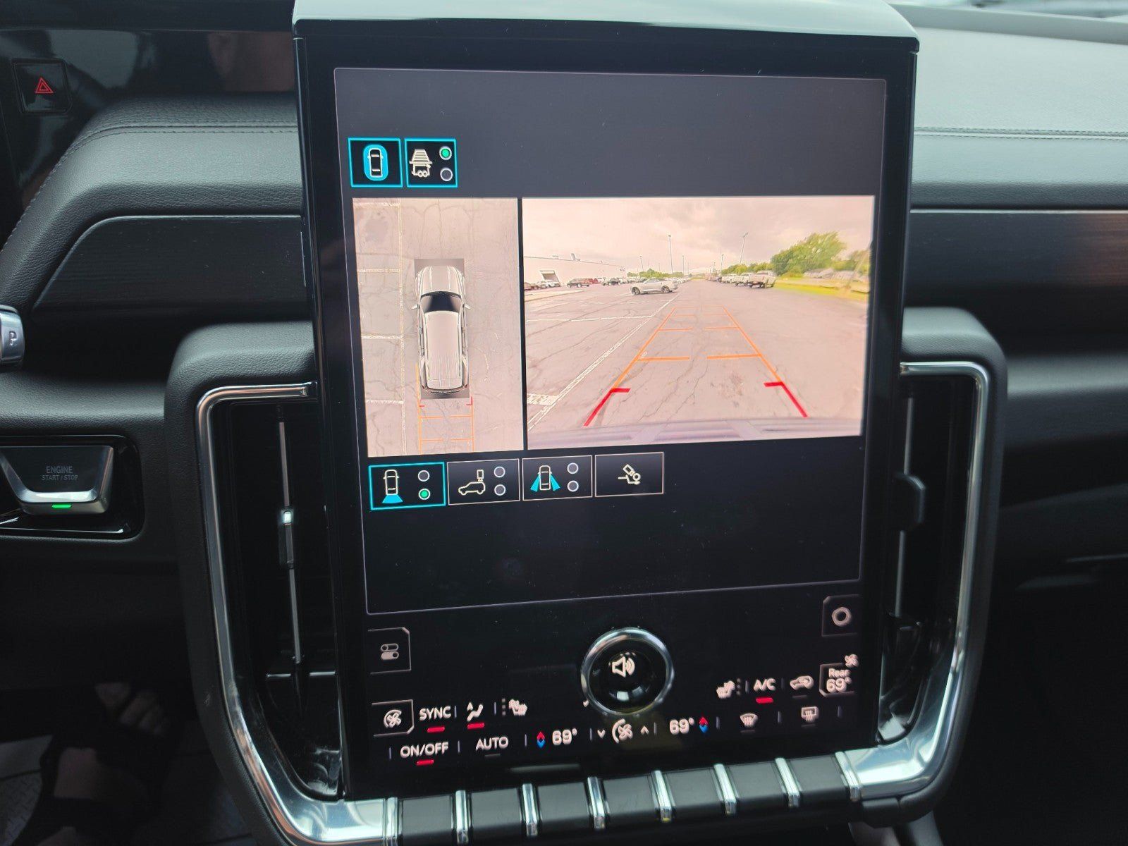 Used 2025 GMC Yukon Denali AWD/4WD image 46