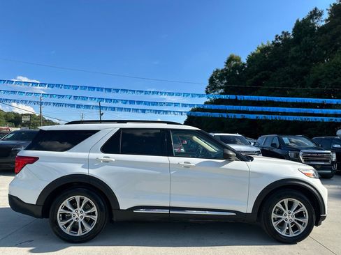 Used 2020 Ford Explorer XLT w/ Equipment Group 202A RWD image 8