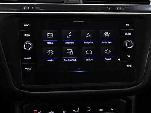 Used 2024 Volkswagen Tiguan SE image 18