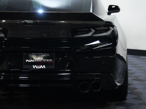 Used 2018 Chevrolet Camaro ZL1 RWD image 16