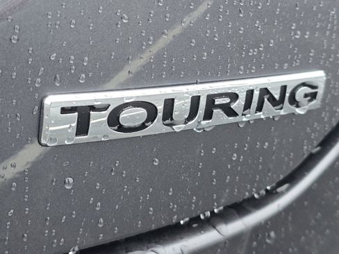 New 2025 Honda Pilot Touring image 13