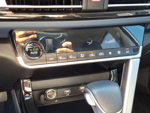 Used 2023 Kia Seltos S w/ Navigation Package FWD image 14