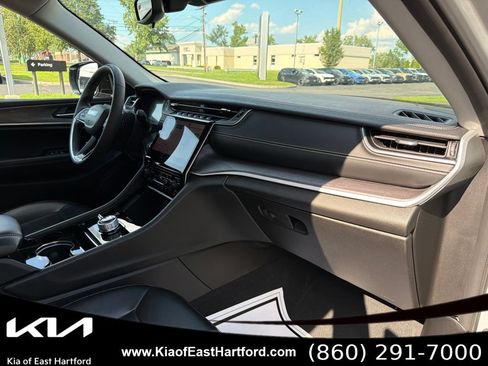 Used 2023 Jeep Grand Cherokee Limited AWD/4WD image 12