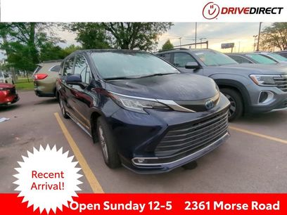 Used 2021 Toyota Sienna XLE